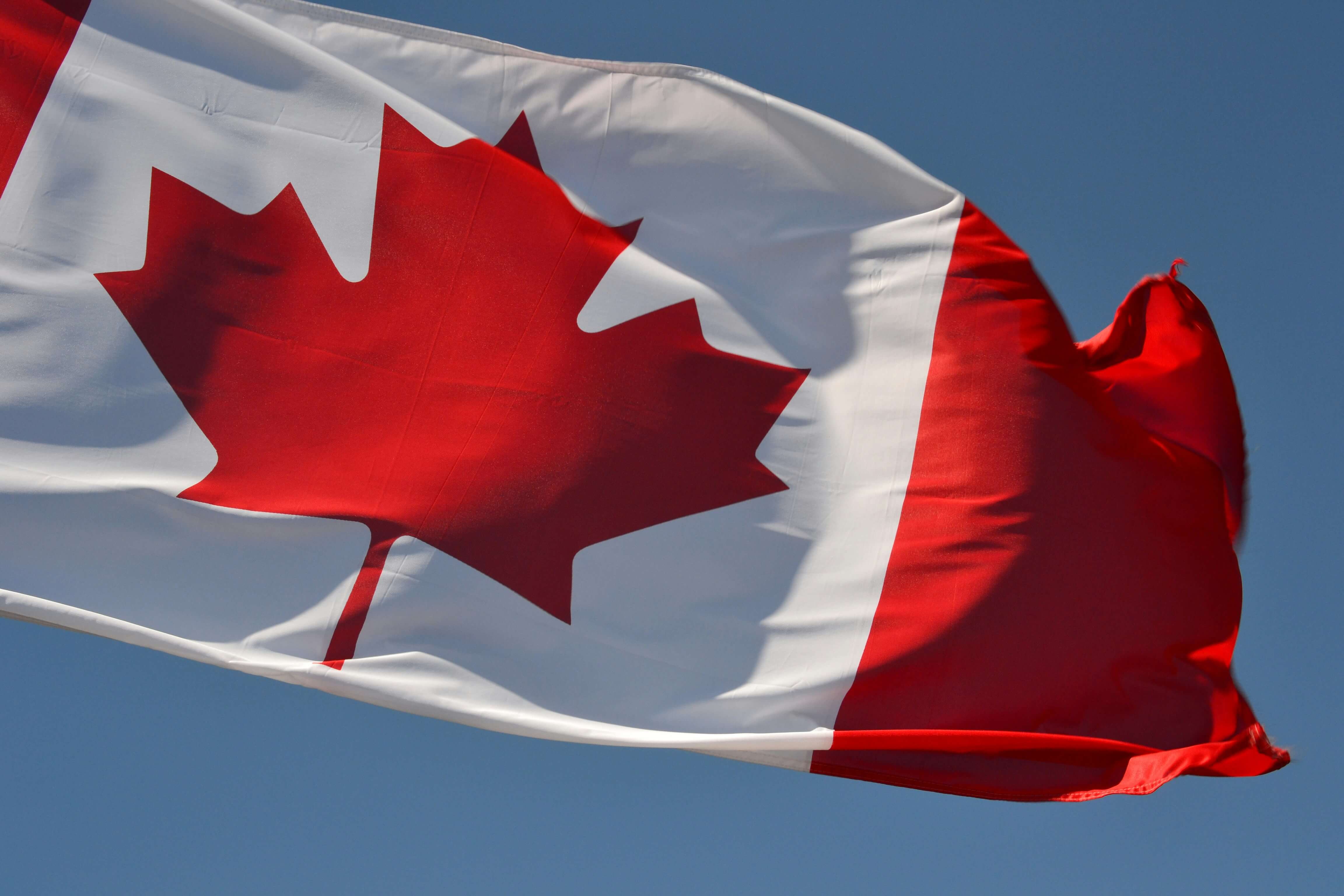 A picture of the flag of Canada. loading=lazy