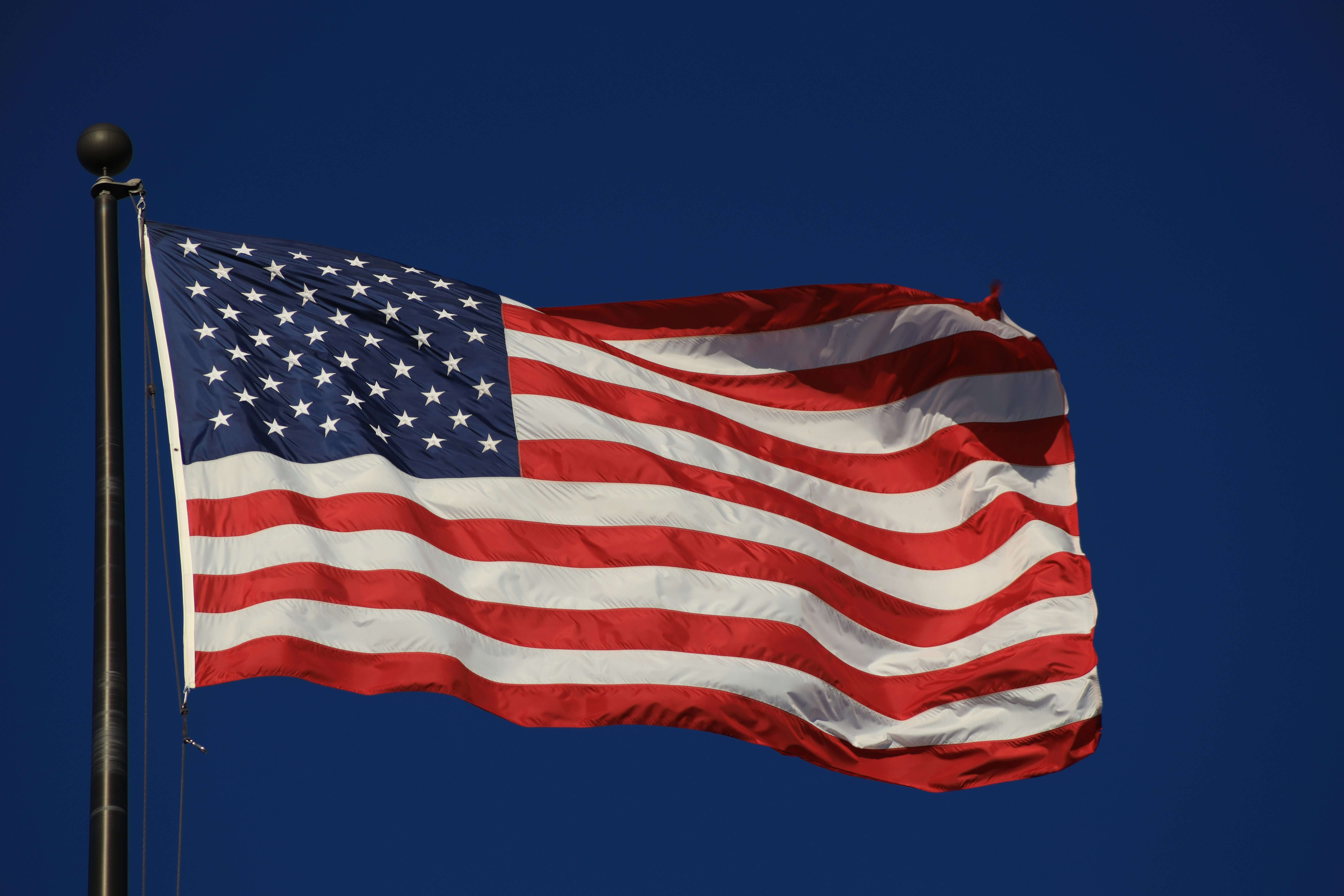 A picture of the flag of the United States of America. loading=lazy